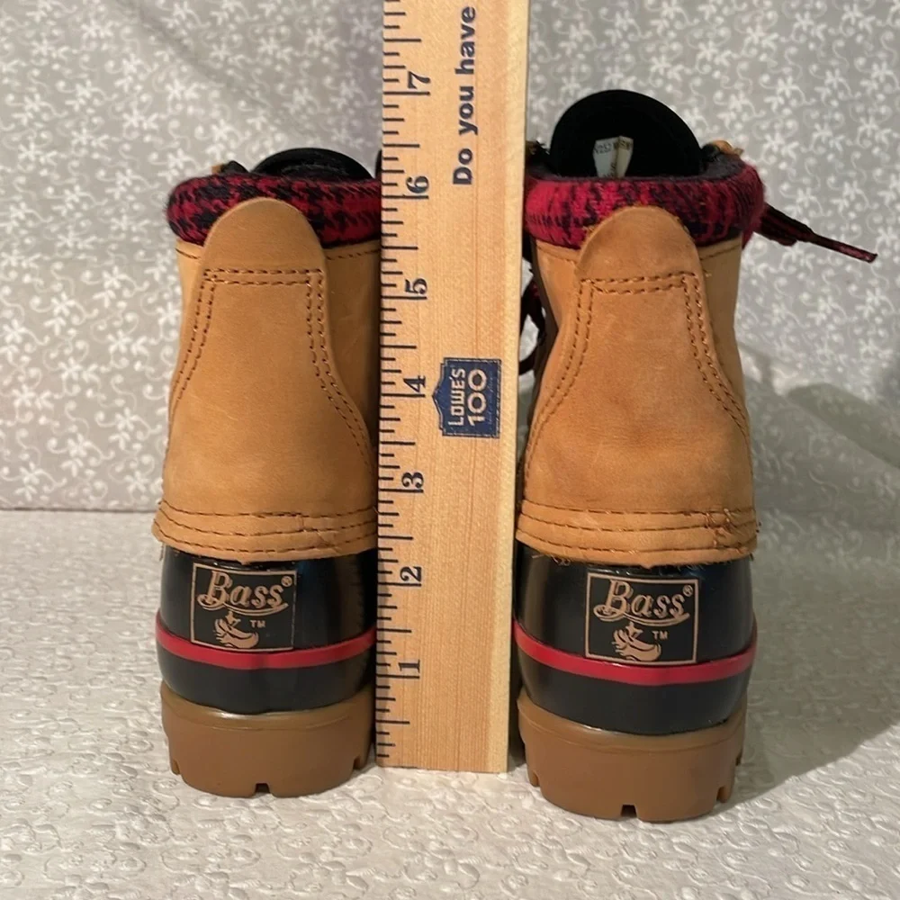 BASS Women’s Waterproof Duck Boots size 5 Thermolite